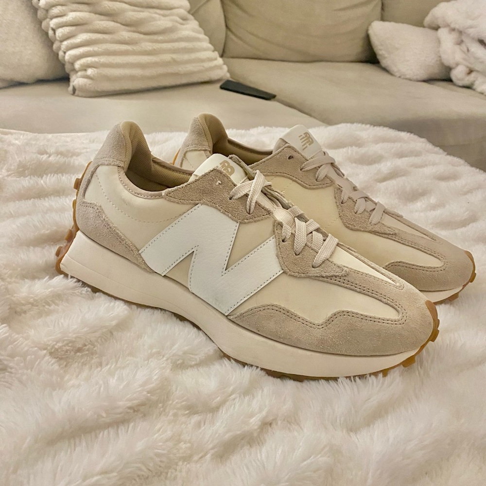 New Balance 327